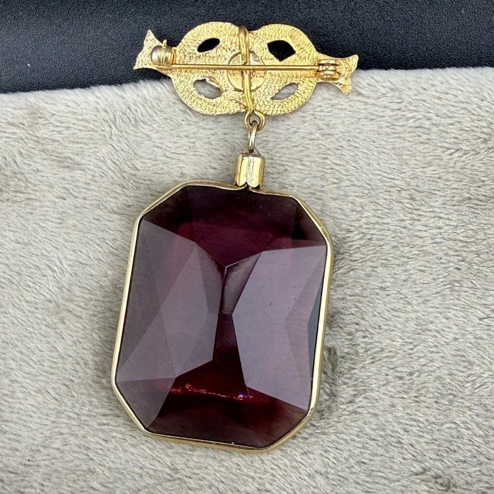Vintage Signed Purple Faceted‎ Glass Watch Fob Brooch Gold Tone